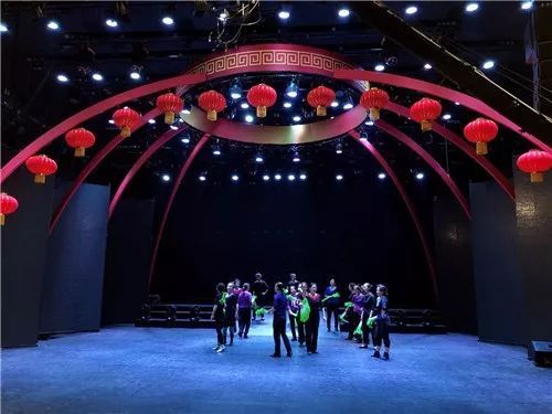 百姓春晚丨舞台搭建完成,演员进入联排