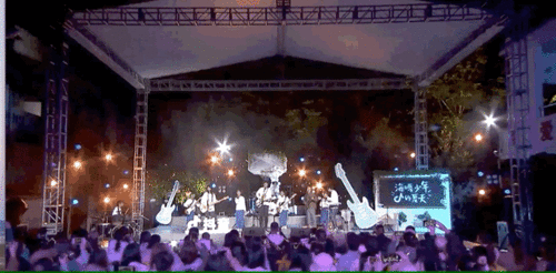 山区小学开摇滚演唱会,竟有142万人观看